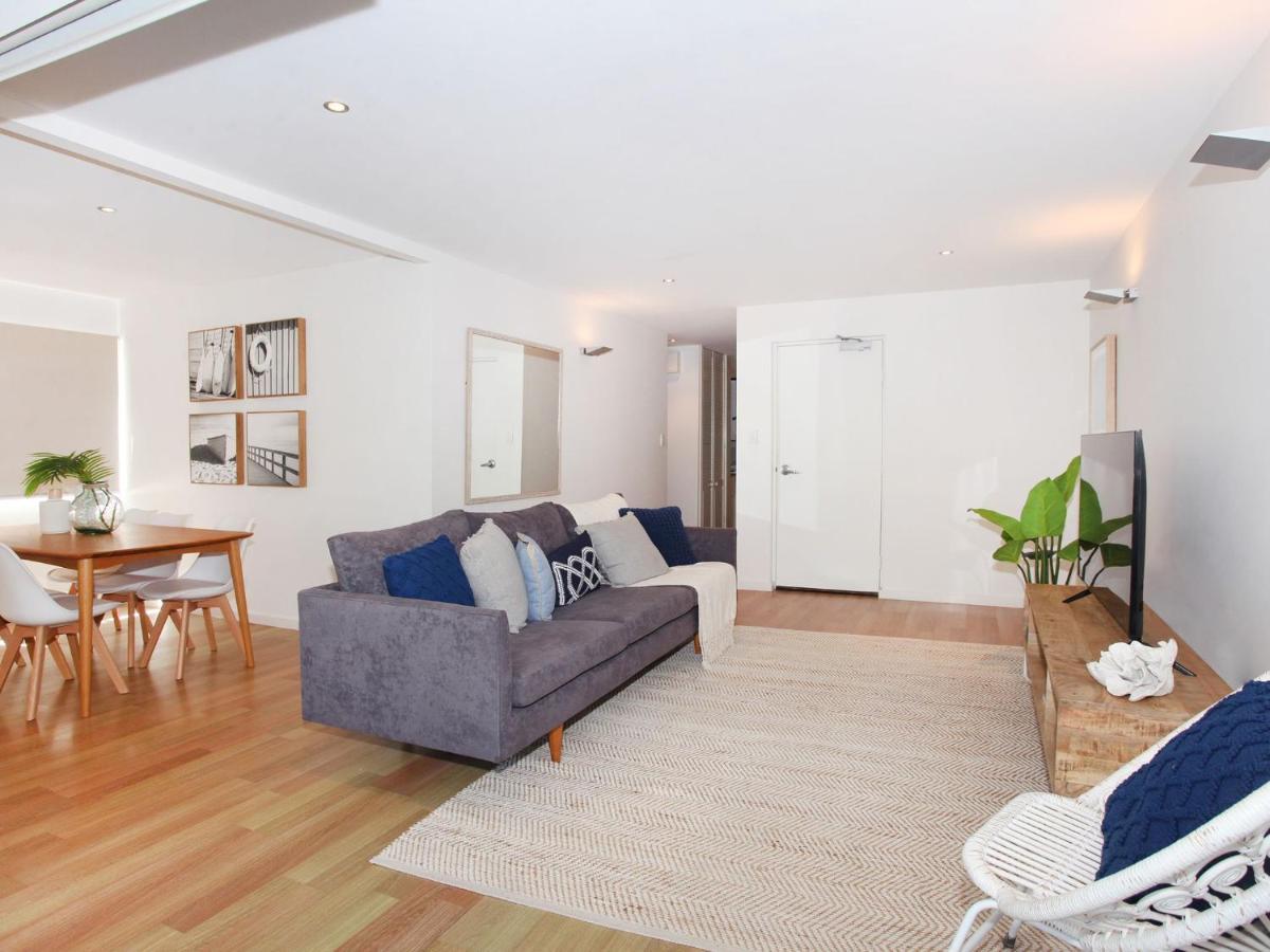 Windmill 4 Two Bedroom Beachside Apartment On Parkyn Parade 물루라바 외부 사진